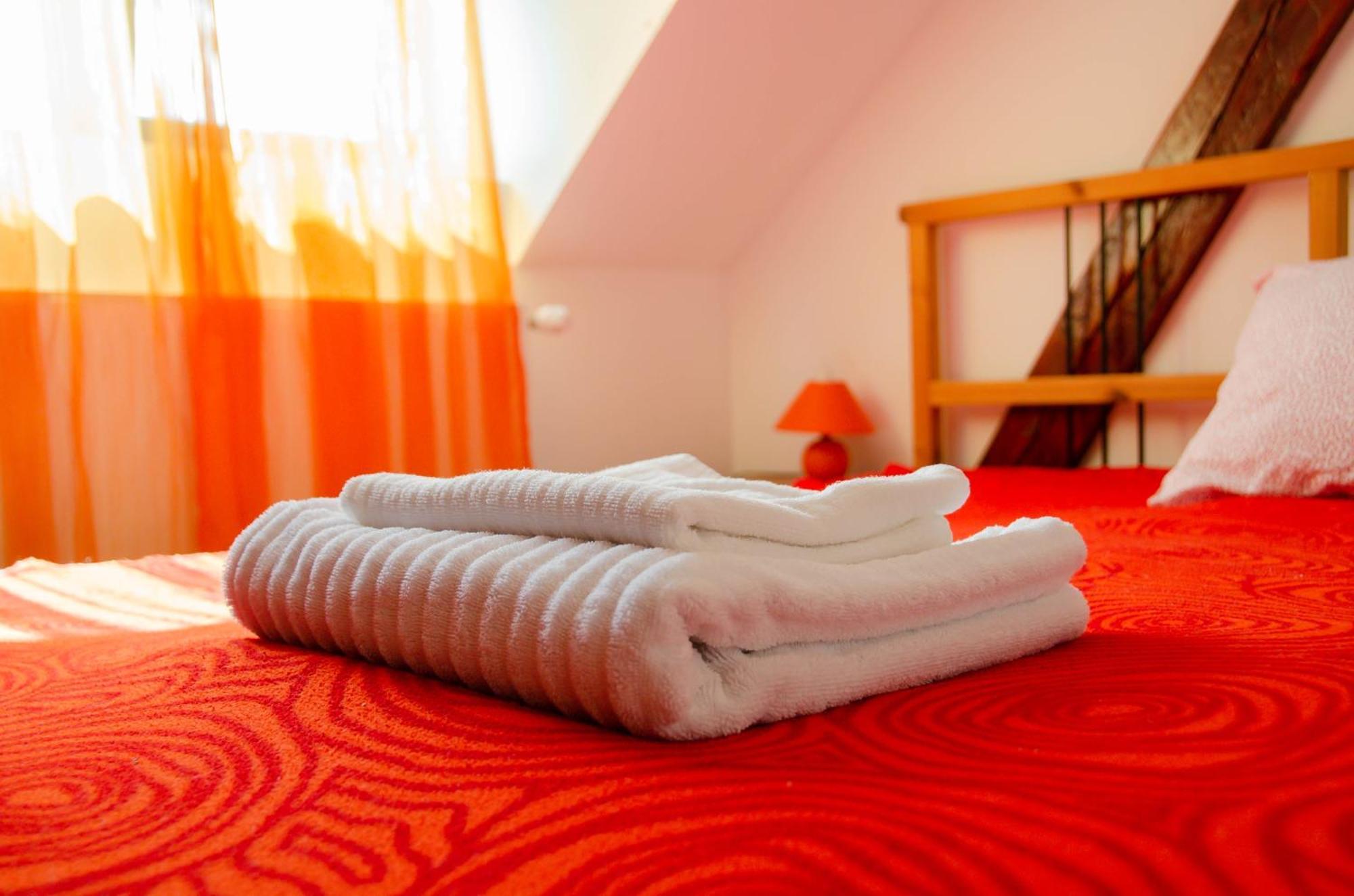 Conacul Bunicilor Hotell Novaci Eksteriør bilde